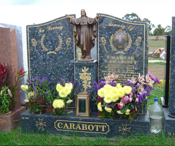 Natural granite monuments with bronze Jesus statue for grave decoraton