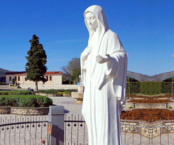 our lady of grace statue