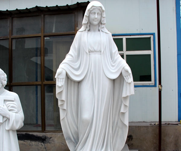 virgin Mary statue for garden